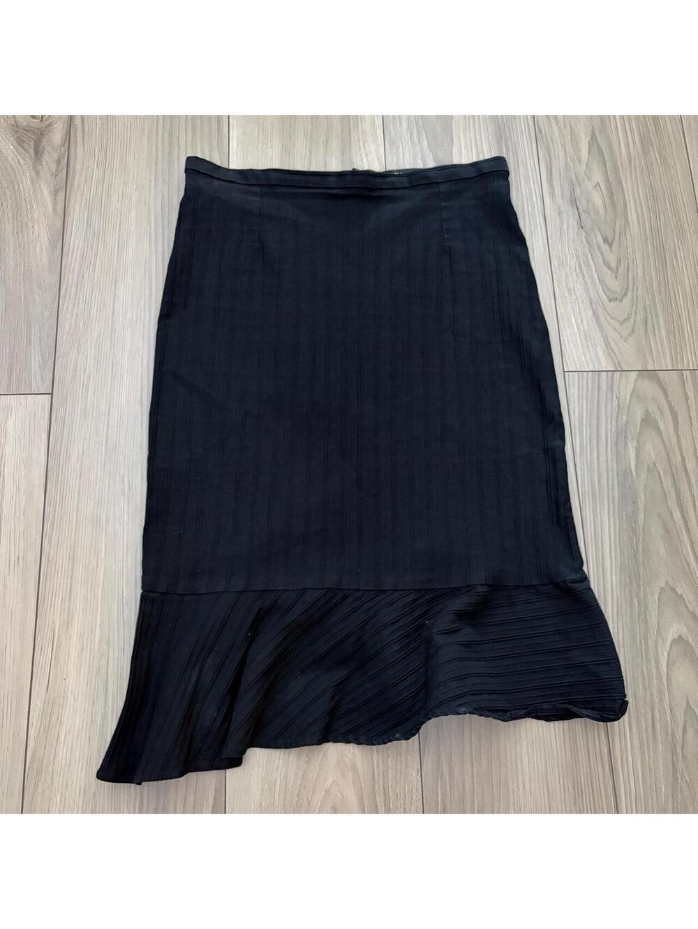 Y2K TRAD GOTH MINIMALIST SKIRT
